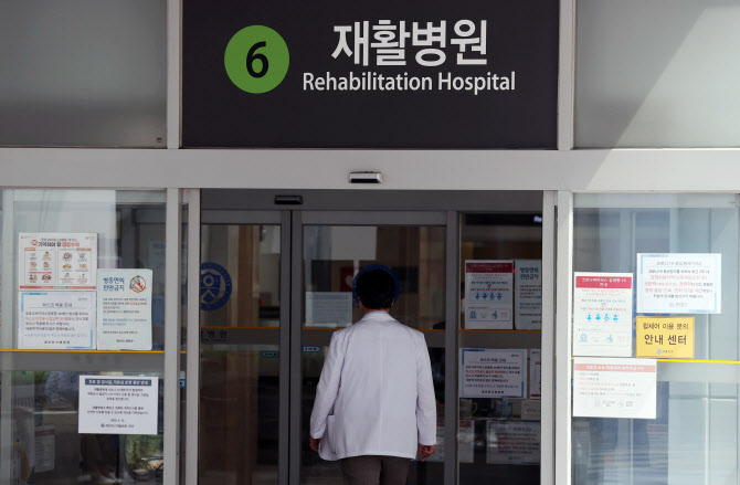 신촌세브란스병원서 17명 무더기 확진…재활병동 코호트 관리