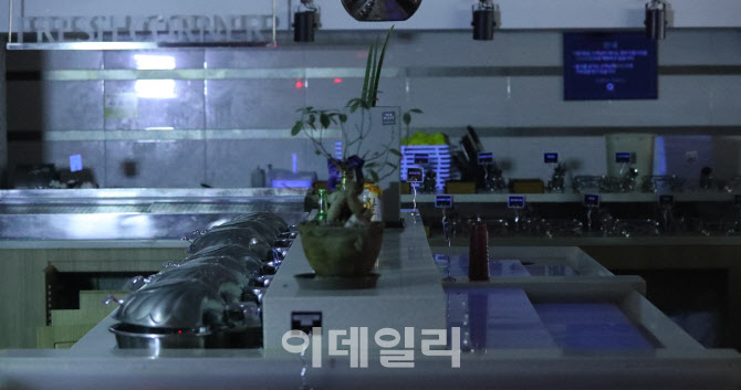 [포토]거리두기 2단계, 불꺼진 뷔페