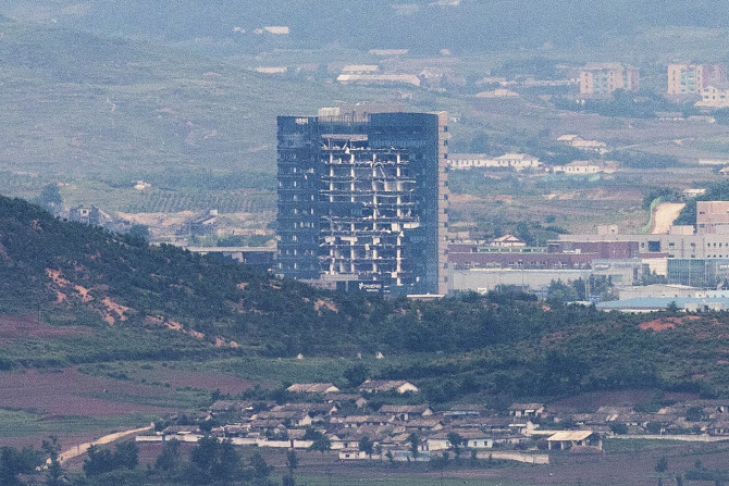 통일부 "남북연락사무소 조직 아직 유지…재가동 희망"