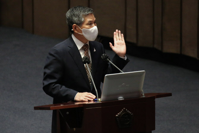 정경두, '전화연장 불가' 사례에 "지휘관이 더 배려했어야"