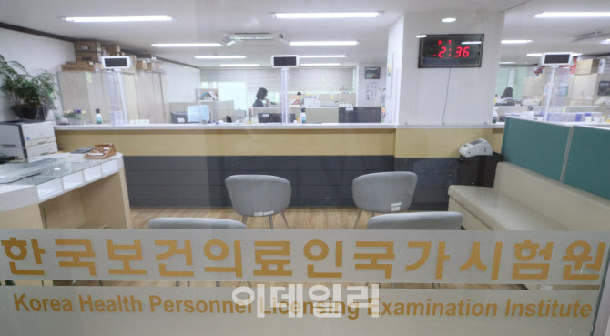 김강립 차관 "의대생 명확한 의사표시 없어 재응시 검토 한계"