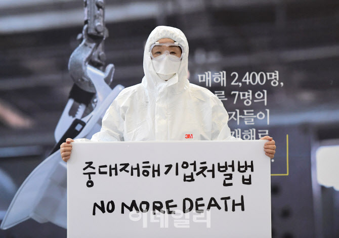 [포토]본회의장 앞에서 1인 시위하는 심상정 정의당 대표