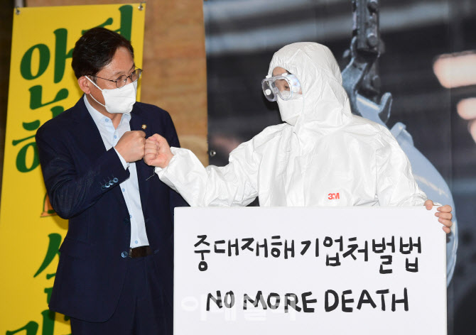 [포토]배진교 전 원내대표와 인사 나누는 심상정