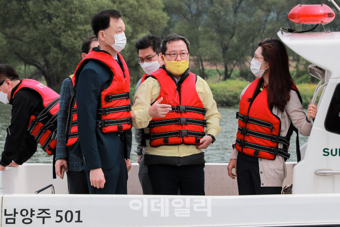 [포토]팔당상수원보호구역 현장점검 나선 조광한 남양주시장