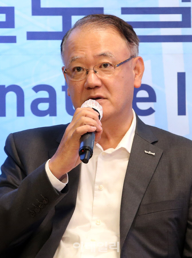 [포토]'제2회 글로벌대체투자컨퍼런스' 찾은 조홍래 한국투자신탁운용 대표