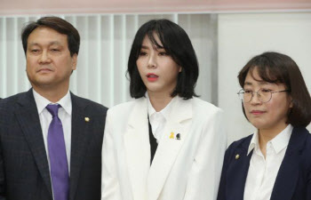  "윤지오, 국회로 오라"