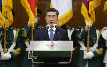 서욱 신임 장관 "강한 안보·자랑스런 군·함께하는 국방 건설"