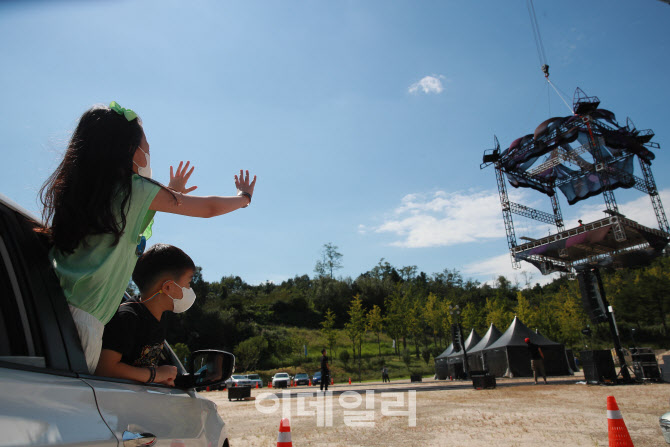 [포토]신나는 '드라이브 인' 서커스 축제