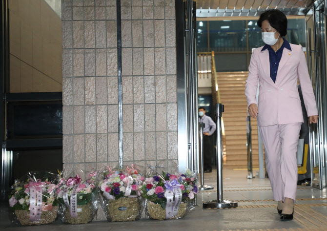 "병장회의서 추미애 아들 휴가 결정? 카투사 가만히 있었겠나"