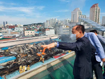 전통시장 화재에 달려간 소진공 이사장…"지원책 찾겠다"