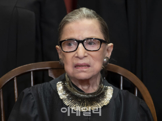 긴즈버그 정국 점입가경…'유서조작' 음모론까지 편 트럼프