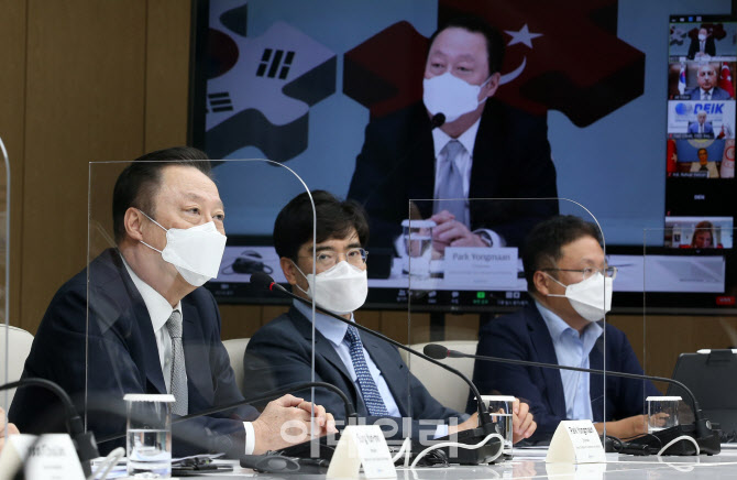 [포토]'한국·터키 비즈니스 포럼'에서 환영사하는 박용만 회장