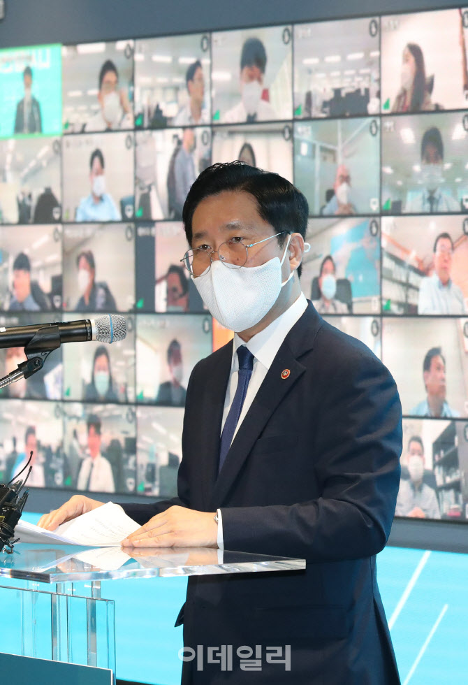 [포토]축사하는 성윤모 장관