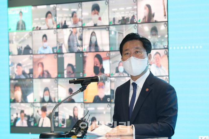 [포토]성윤모 장관, 중견기업 디지털연대 출범식
