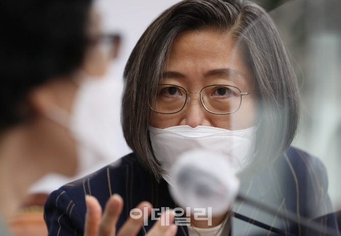 [포토]성폭력대책특위, '대화하는 이수정 교수'