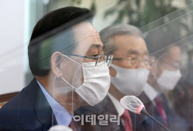 [포토]'비상대책위원회의'에서 발언하는 주호영 국민의힘 원내대표