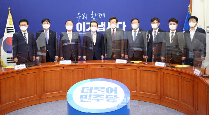 [포토]한자리에 모인 당정청