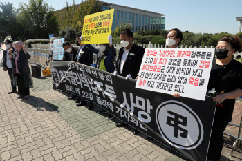 “접대부·술 없는데 유흥업?”…정부 지원책에도 콜라텍은 ‘눈물’