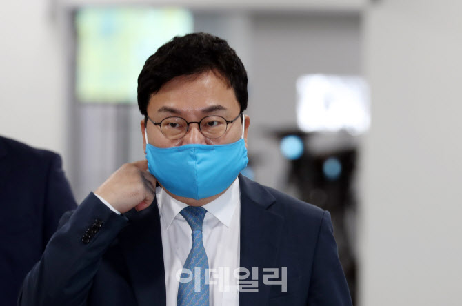 [포토]'이스타항공 사태 책임론' 이상직, 더불어민주당 탈당