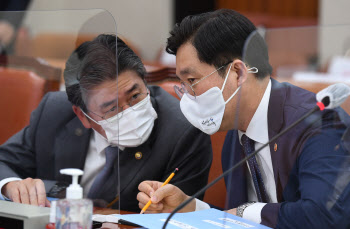 국회 산자중기위, 국정감사 계획서 채택…11개 법안 처리