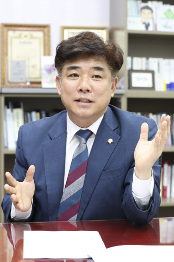 與 김병욱 의원 "시행령 고쳐 `대주주 요건` 3억 하향 막겠다"