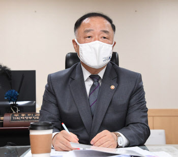 홍남기 “4분기 내년 경제회복 위한 디딤돌로 작용 노력”