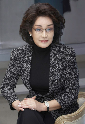 이명희 지분 받은 정용진·정유경…신세계, 2세 경영 힘싣는다