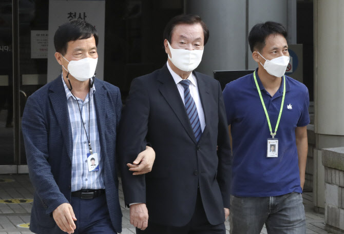 김경재, 광복절 불법집회 혐의 구속…"조금 책임감 느껴"