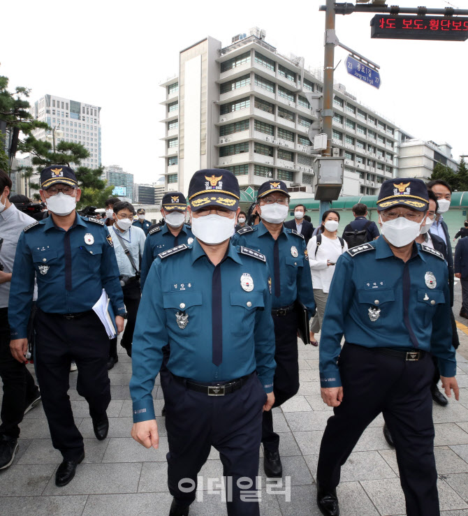 [포토]광화문 인근 현장점검 나선 경찰