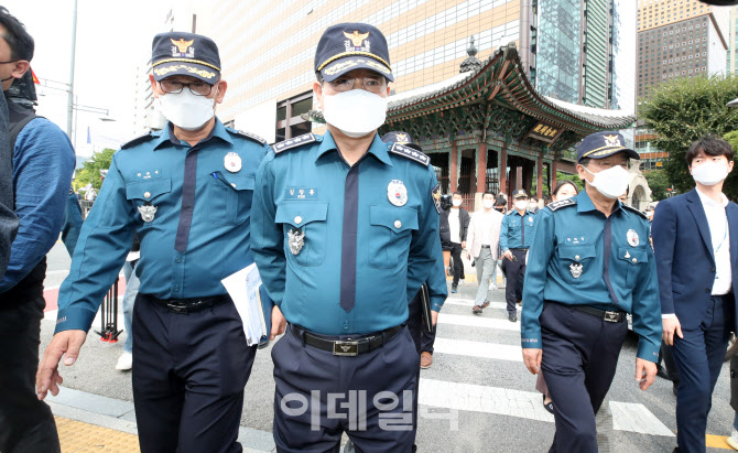 [포토]광화문광장 일대 점검하는 김창룡 경찰청장