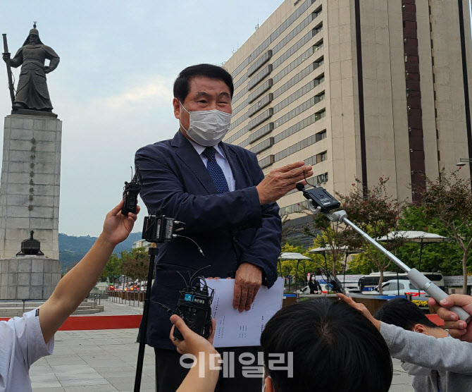 보수단체 "개천절 1인 시위할 것"…法 '집회 금지' 결정 반발