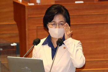  秋아들 의혹·연평도 피격에 국방위 ‘폭풍전야’