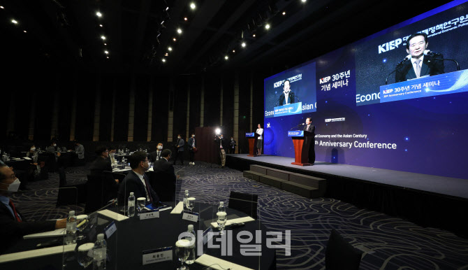 [포토]정세균 총리, KIEP 30주년 기념 세미나 참석