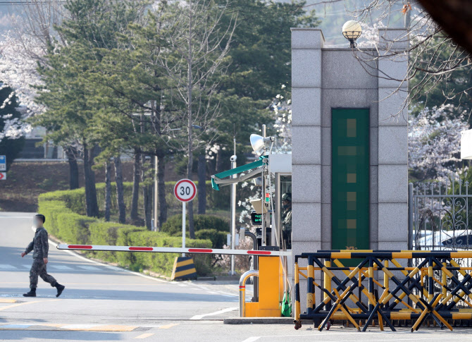 근무시간에 골프 친 군법무관·군의관…징계는 '솜방망이'
