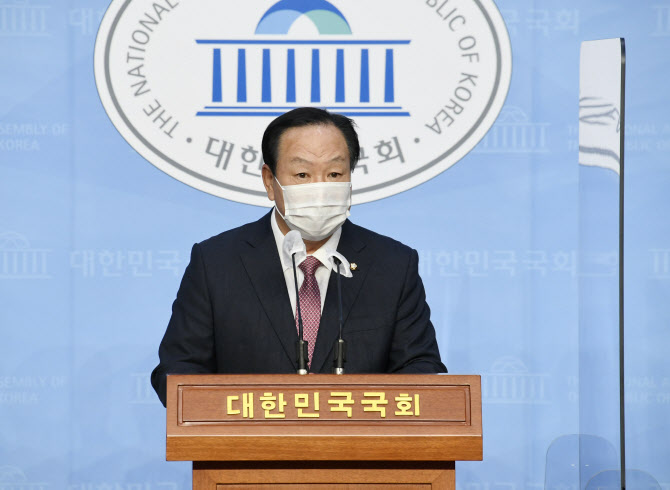 국방위 국감 파행 조짐…한기호 "간사직 사퇴"