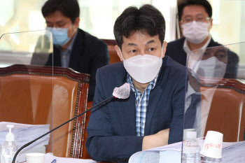 "국민 희생 정치적 이용 안돼"…윤건영, 피격공무원 아들 편지 언급