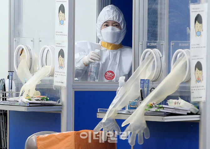 [포토]코로나19 신규 확진자 75명…엿새째 두자릿수