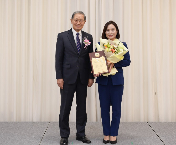 신명순 김포시의장 ‘최고 의장상’ 수상