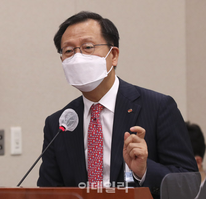 [포토]국정감사, '답변하는 김종갑 한전 사장'
