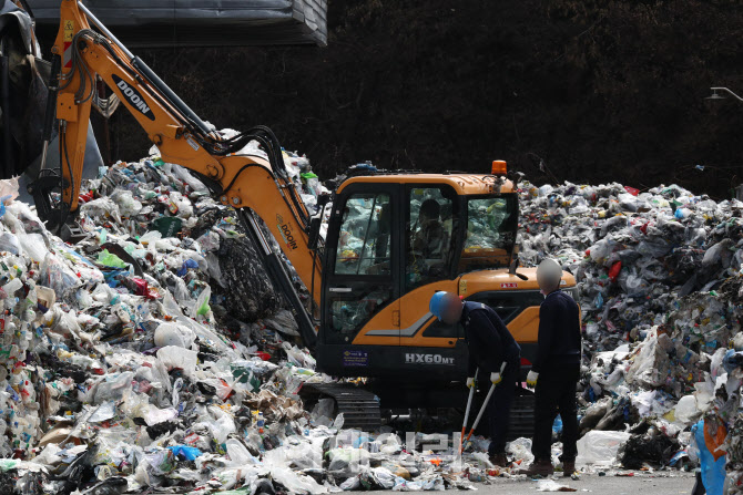 [포토]언택트 시대 재활용 쓰레기 증가를 막는 방법은?