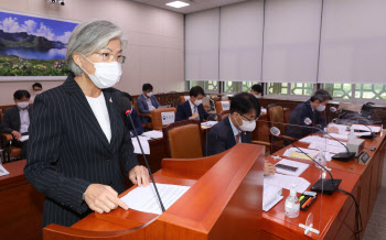 폼페이오 방한 연기에 코리아패싱 논란…강경화 "쿼드 발언 잘못 해석"