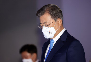文 “소상공인·자영업자 최대 200만원..신속 지급한 공무원 격려”
