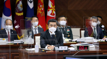 '격전지' 국방위, 北 공무원 살해 두고 '안보팔이' vs '직무유기'(종합)