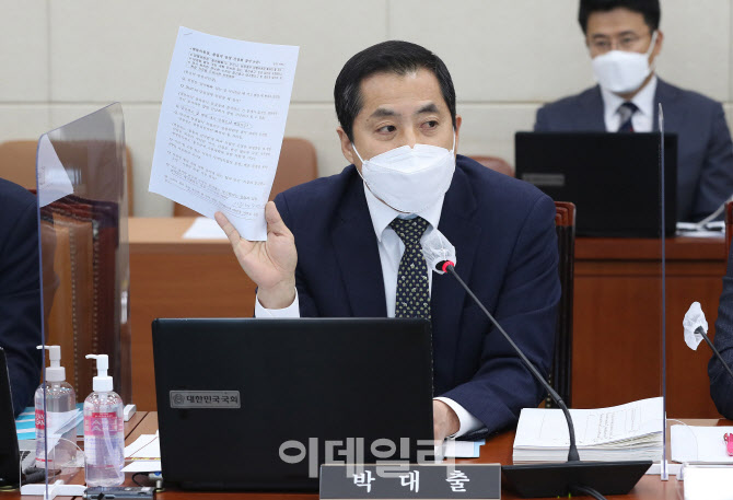 [포토]국정감사, '질의하는 박대출 의원'