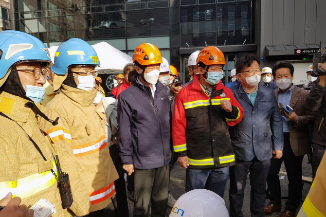 소방당국 "울산 주상복합 화재 3층서 시작 가능성 높아"