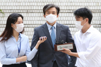 '靑 감찰무마 의혹' 조국 재판부, 유재수 재차 증인 소환