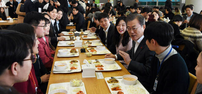 [2020국감]공무원 미사용 연가 평생 저축한다…文 “워라밸 필요”