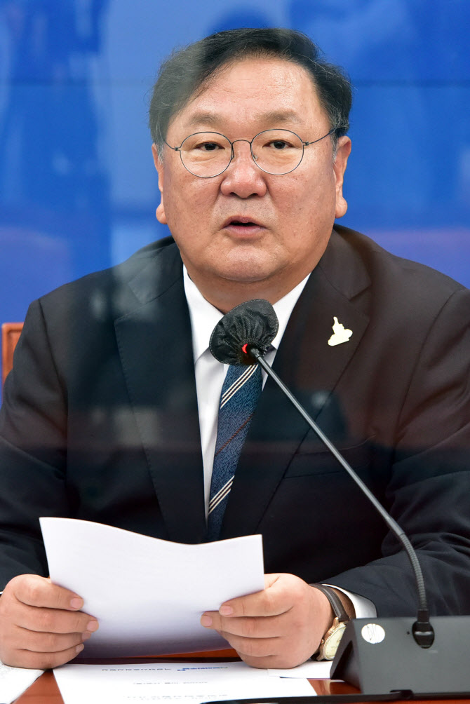 김태년 “국민의힘 냉전본색”.. 김종인 '文 종전 종말론' 맹비난