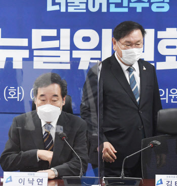 “올해·내년 성장률 OECD 1위”… 경제회복 자신한 與