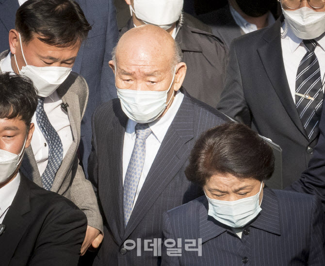 [2020국감] 골프도 쳤는데…전두환 '재판 불출석 허가' 국감서 질타